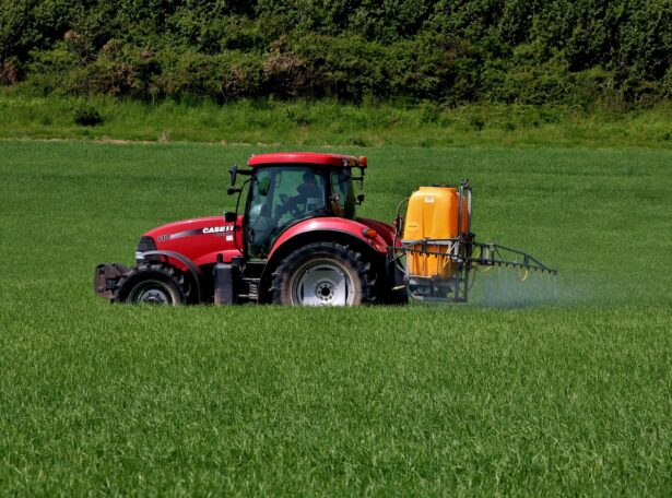 tractor-2169655_1280